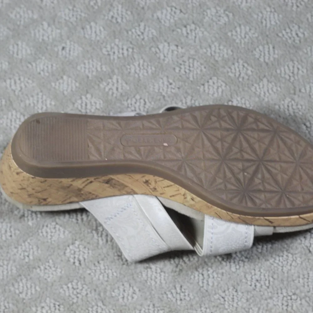 Wear Ever Size 8 Light Grey Floral Embossed Slide On 3